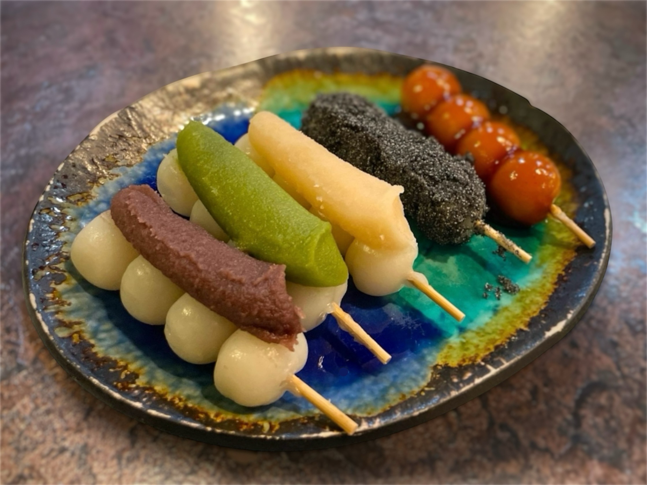 今も昔も飾らない姿であり続ける、花園だんごの名店「札幌新倉屋 本店」 