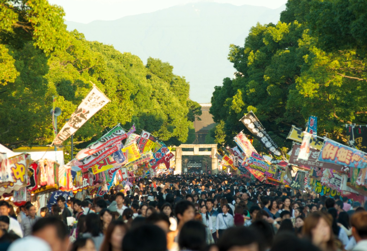 神さまがまちを歩く「放生会」  神職が語る千年の祈り 