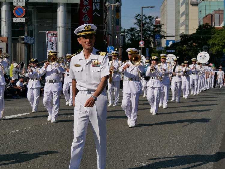海上自衛隊のパフォーマンスも見応えがある