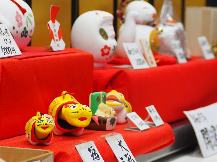 神社の象徴「張子の虎」のお守り 