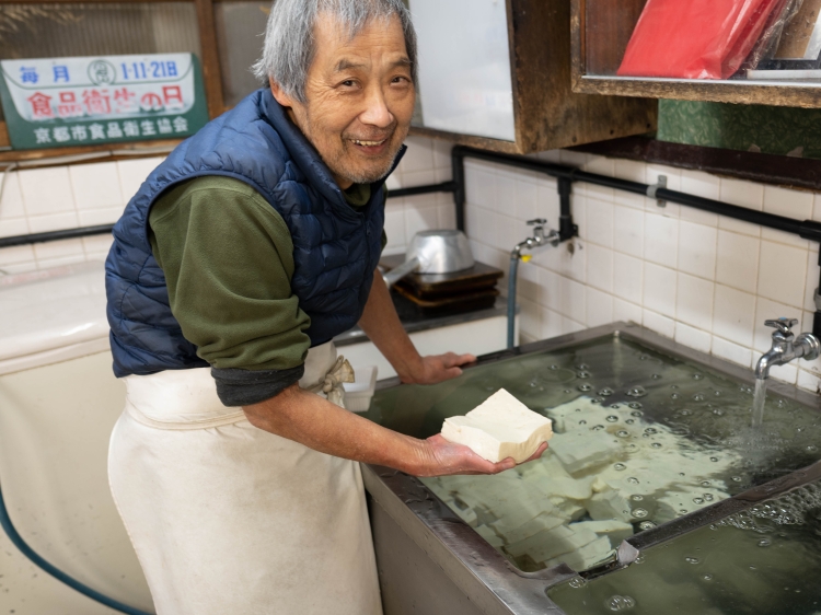 「平野とうふ」3代目店主の平野良明さん 
