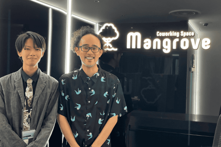 今回施設をご紹介いただきましたMangroveコンシェルジュの儀武豊(ぎぶゆたか)さん/写真右