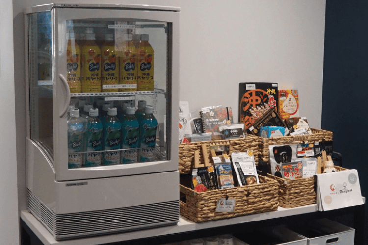 「沖縄CLIPマルシェ」の商品を置いたコーナー