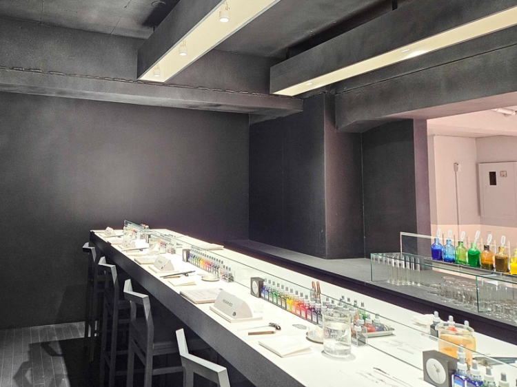 「Inkstand by Kakimori」のカウンター