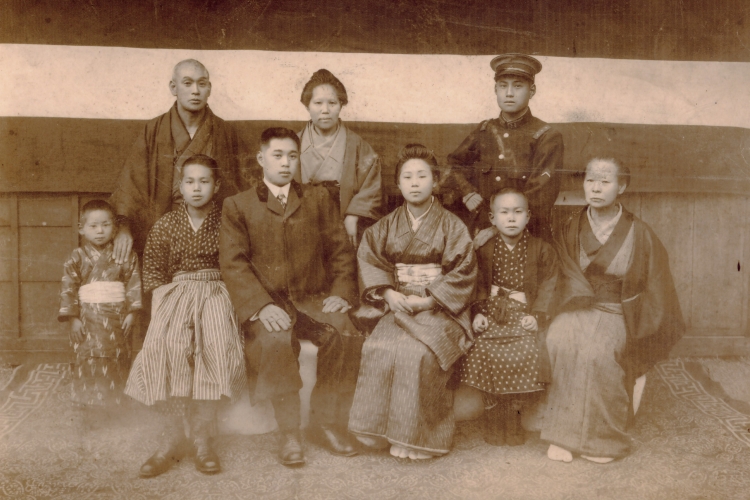 「平岡珈琲店」初代店主、小川忠次郎さん（右上）