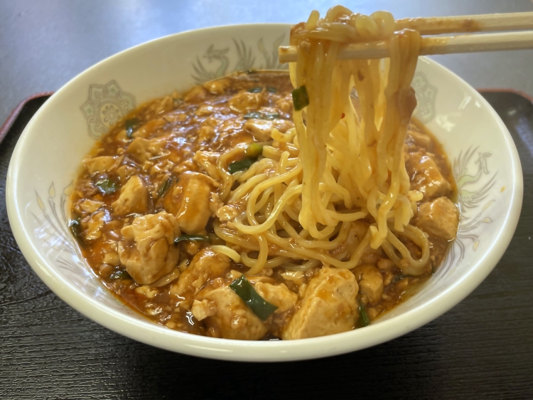 定番のザンギ定食と肩を並べるほど人気の「マーボーメン」 