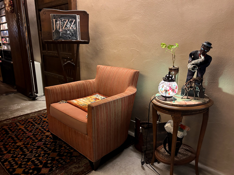 「THE WIZ」のエントランス