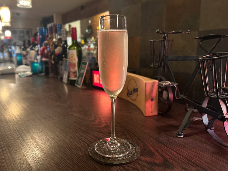 お手頃な値段でお酒を楽しめるのも魅力