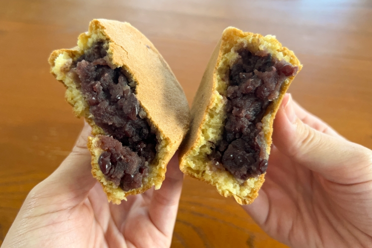 ほんのり甘い皮の中にあんこがぎっしり詰まった「小倉あん」