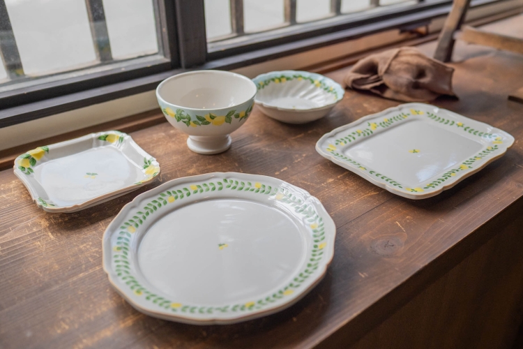 阿部慎太朗(あべ しんたろう)さん作の檸檬をモチーフとしたリム皿やボウル