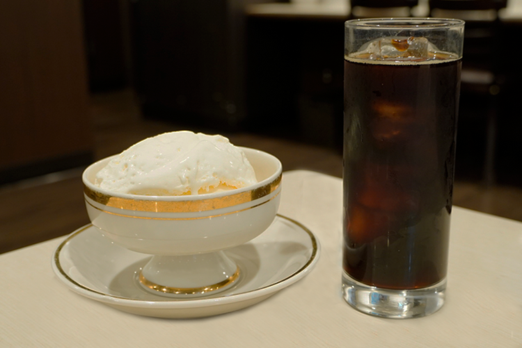「スノーロイヤル 水出し珈琲セット」。珈琲には北海道大雪山の天然水が使われている