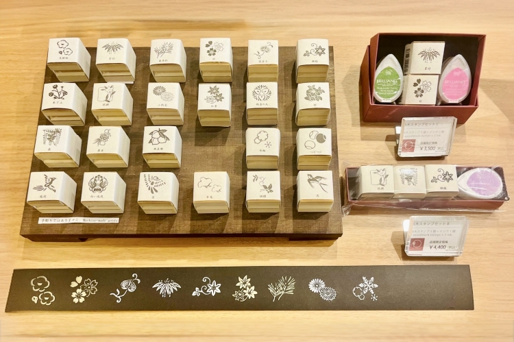 お土産としても人気な「版木スタンプセット」