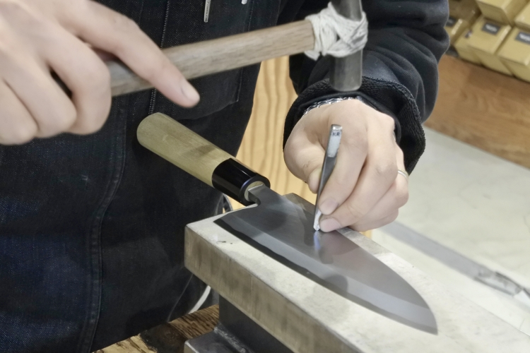 外国人客を中心に、包丁への「名入れ」のリクエストも多いという